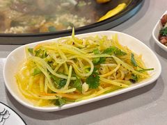 土豆丝-小火炕铁锅炖鱼