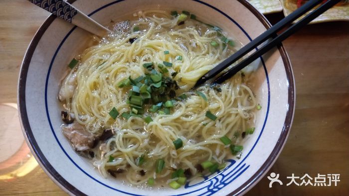 鲁毓鲜蓬莱小面(黄山路店)精品鱼卤面图片