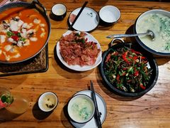 -老滇山寨•云南特色菜•地方菜•民族风情歌舞表演(金碧店)