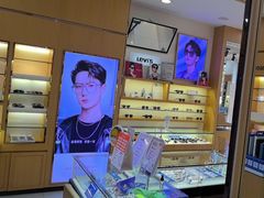 -光明眼镜·蔡司授权(徐泾店)