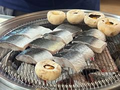 -围炉肉舍•炭烤活鳗•丹东海鲜烤肉(步行街店)