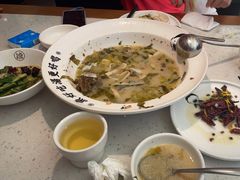 -江渔儿酸菜鱼(奥园广场金发购物中心店)