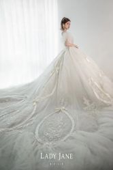 -Lady  Jane高端婚纱礼服馆