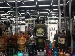 -泡泡玛特POPMART(侨福芳草地店)
