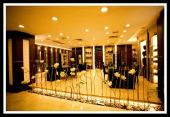 -现代经典婚纱摄影(光明北路尊荣总店)