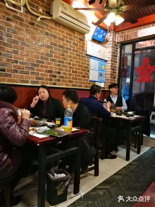 颐品居涮肉(乌鲁木齐中路店)大堂图片