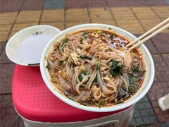 -啊墨江牛烂烀米线