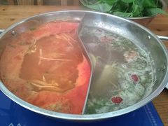 鸳鸯锅-苗伯妈酸汤火锅