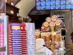 -Gelateria Dondoli