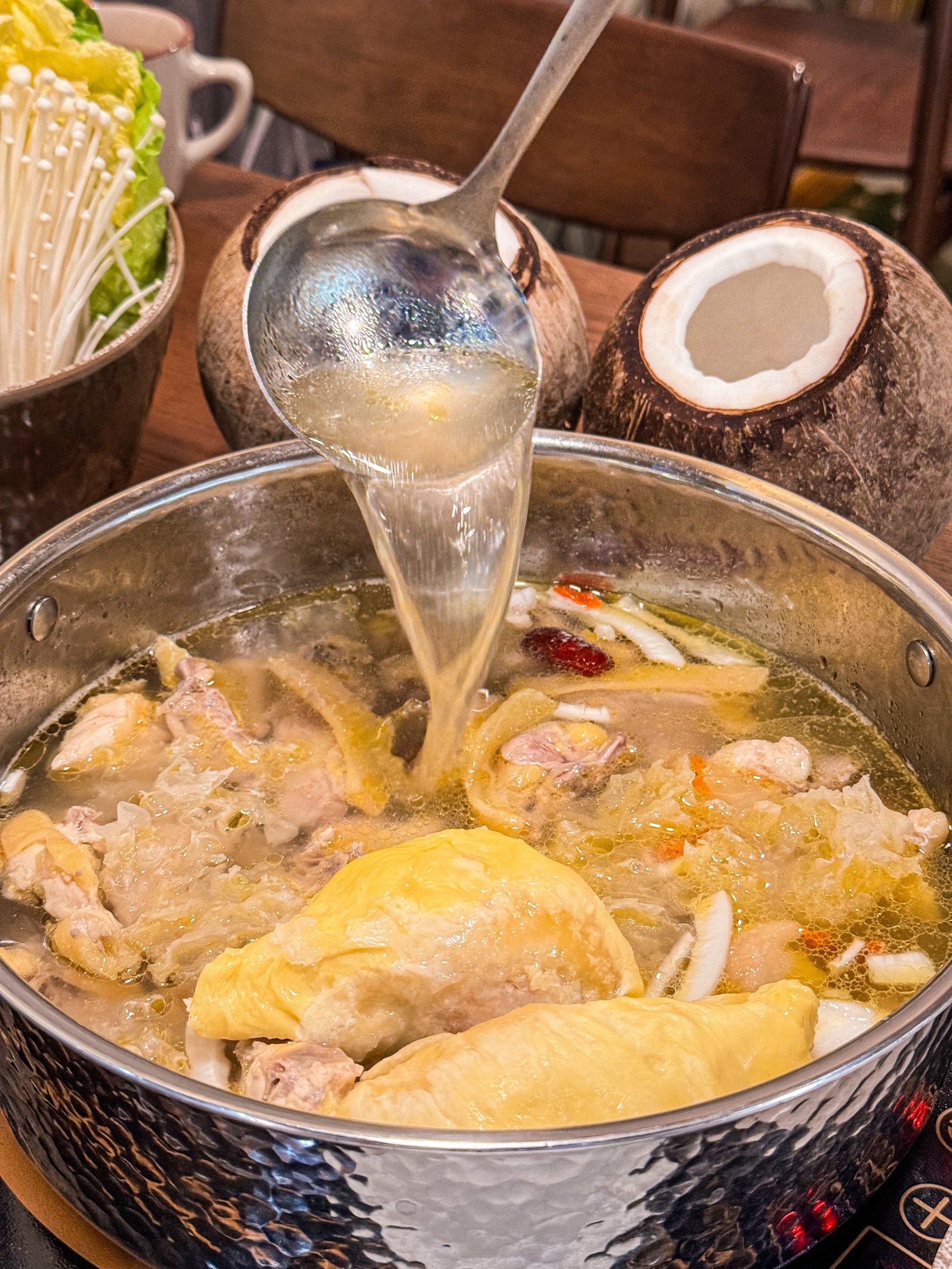 榴莲椰子鸡煲🍲
泰国金枕榴莲➕散养农家土鸡 吃的放心 0