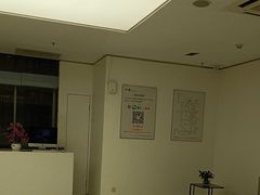 -卡罗酒店(东门晒布地铁站店)