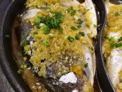 -阿瓦山寨·湘菜现炒·剁椒鱼头王(咸阳总店)
