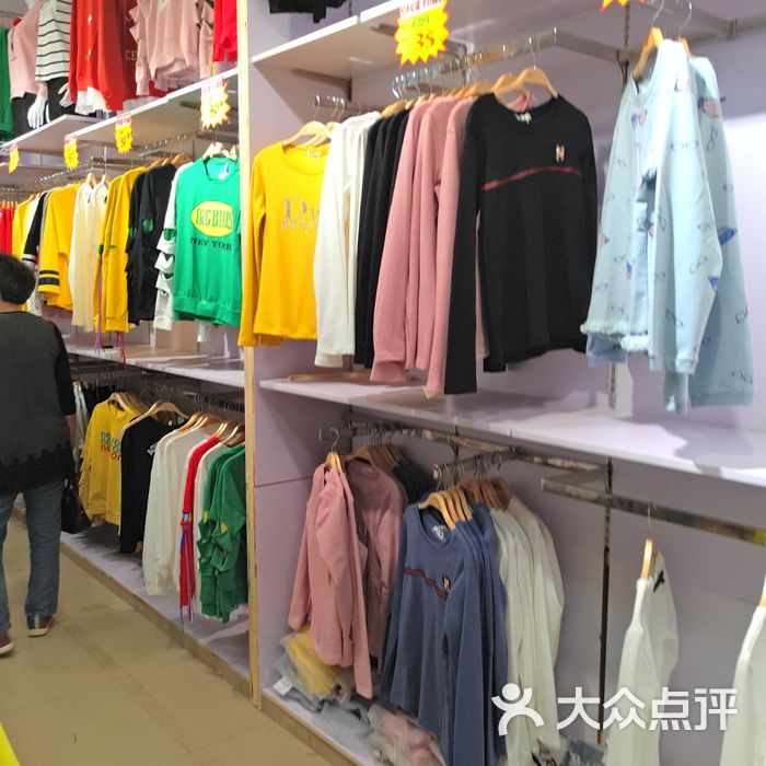 华都服饰大卖场