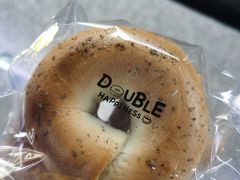 青酱黑胡椒肉肠贝果-DOUBLE HAPPINESS 双喜面包咖啡