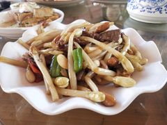 花生芽炒牛肉-小河湾酒店