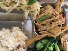 -同济大学本部学苑饮食广场