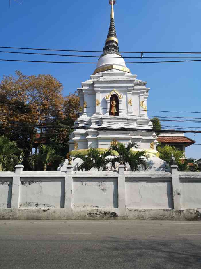查斯里朋寺-"查斯里朋寺位于清迈老城区的东北角,寺庙在.