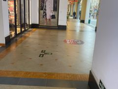 -王府井奥莱临潼小镇(临潼店)