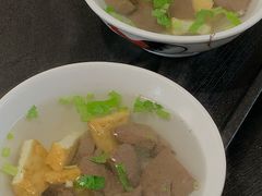 -松树干拌面店
