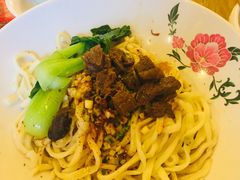 牛肉油泼面-锅儿挑面馆
