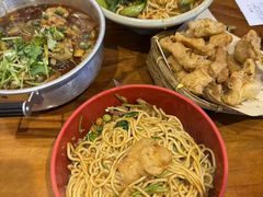 -爆炸头阿姨小四川正宗川味小吃(无任何分店)