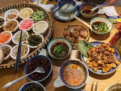 -包整·丝娃娃(一览甲秀楼风景店)