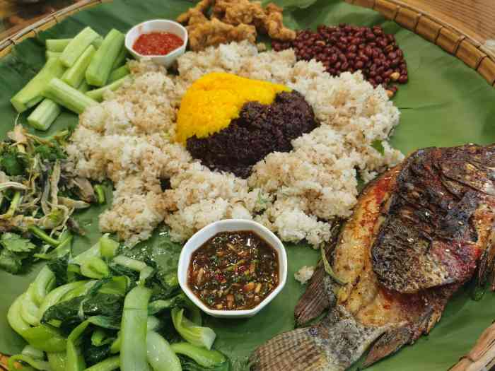 傣味轩民族风味餐厅-"朋友带着来的,因为很有特色,手抓饭.就.