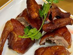 脆皮乳鸽-永記粤菜·五指毛桃花雕鸡煲(九亭店)