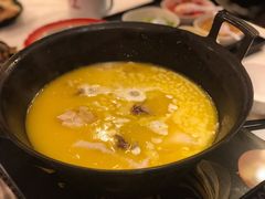 -鲜入围煮花胶鸡海鲜火锅
