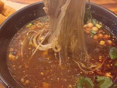-爆炸头阿姨小四川正宗川味小吃(无任何分店)