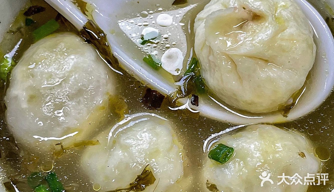 沾着汤吃的小笼包⁉️杭州首家松毛汤包🔥一口一个好吃哭我叻[流泪]