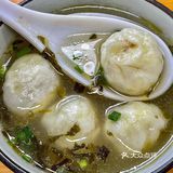 沾着汤吃的小笼包⁉️杭州首家松毛汤包🔥一口一个好吃哭我叻[流泪]