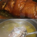 牛骨慢炖五六个小时，精华尽释，高汤清澈而鲜美