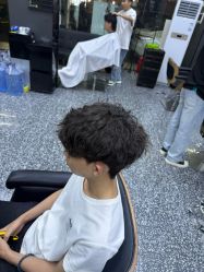 点击看大图 -藤野造型专业烫染接发