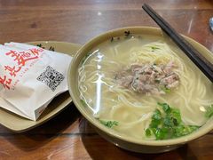 -亮亮面馆(经六路店)