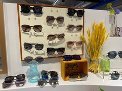 -宏宇眼镜蔡司依视路折扣店(兆佳眼镜城店)