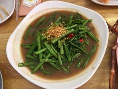 -J Daeng Seafood