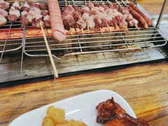 -哈尔滨小酒馆·鲜肉现穿自助烧烤(康新花园店)