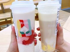 招牌草莓大福奶茶大杯-伏小桃(茂业天地店)