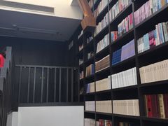 -钟书阁(松江泰晤士小镇店)