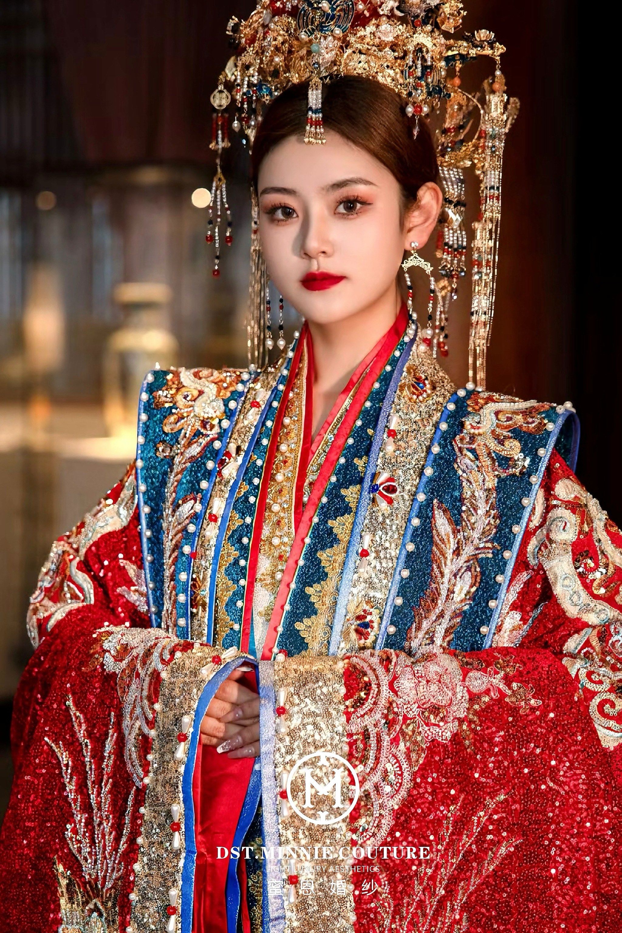 n这华丽丽的装扮,小说里的明朝大小姐嫁娶突然就有了脸~!