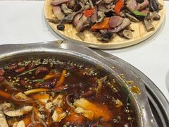 -乡土特色.冷锅鱼.牦牛肉汤锅