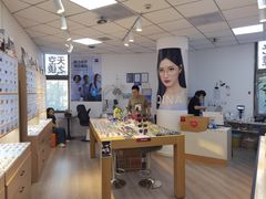 -天空之镜眼镜店蔡司依视路配镜授权零售店(望京颐堤港店)