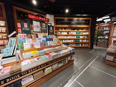 -西西弗书店&矢量咖啡(凯德晶萃广场店)