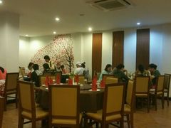 -Neary Khmer Restaurant