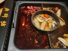 -老牌坊云南鱼豆花火锅(爱建店)