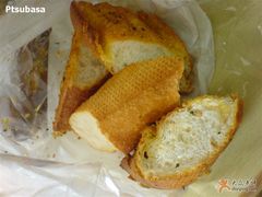 蒜泥法棍+吉士法棍-巴黎贝甜(大宁国际商业广场店)