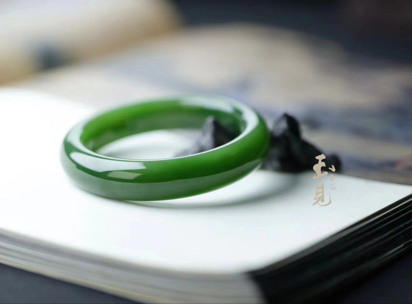 最美～
一泓幽深的碧,如寒潭净水,自然生成的草木绿色
温柔玉润