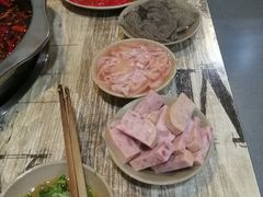 -渝嘴小老弟老火锅(华新村店)