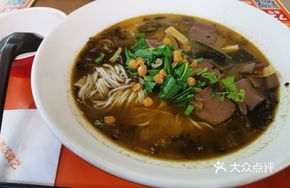 Old Jar Sichuan-style Sour Cabbage Duck Blood Rice Noodles